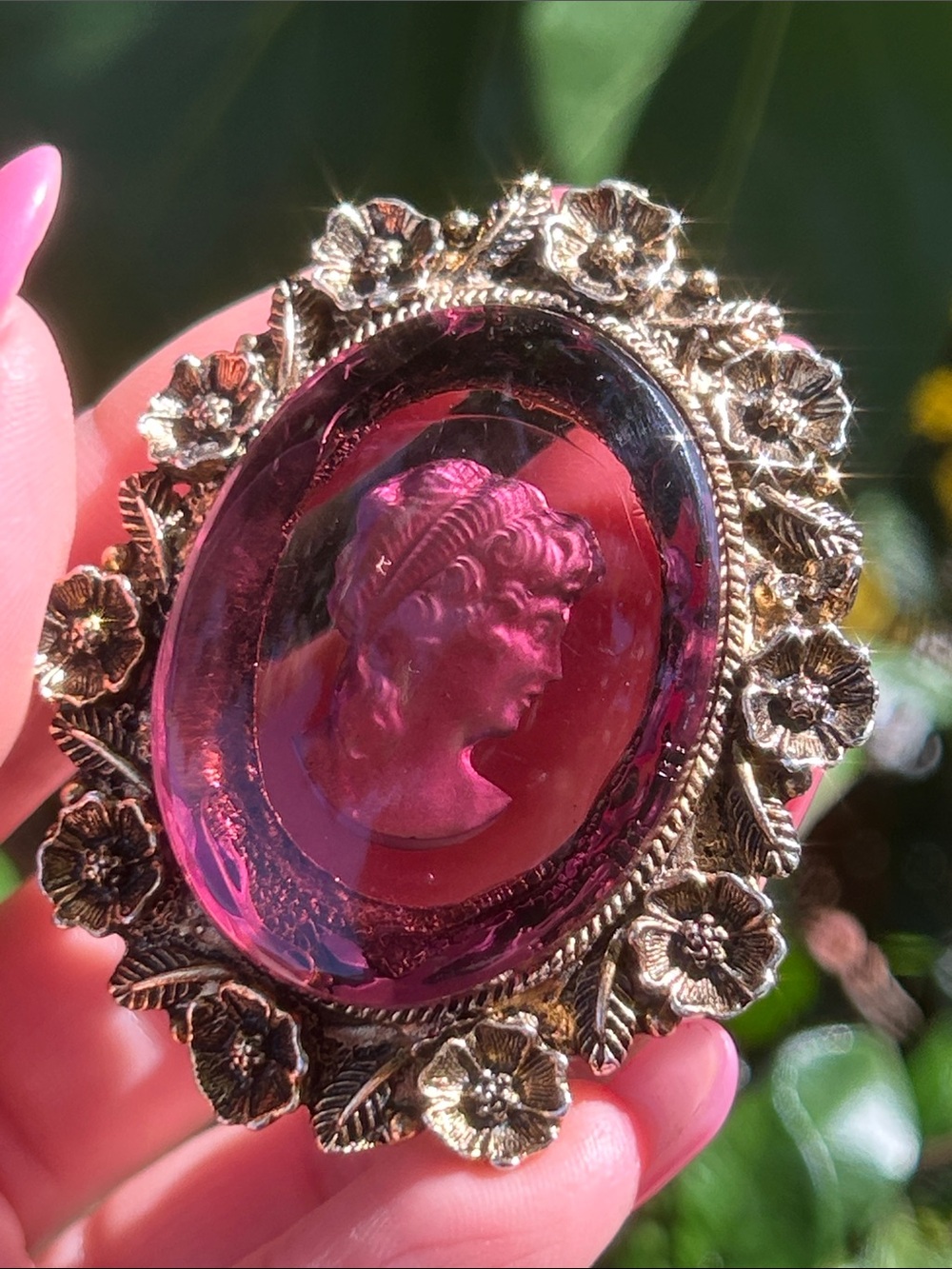 Vintage Reversed Carved Purple Glass Cameo Brooch Gold Floral Frame Pendant